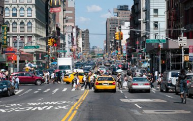 New York, Usa, 17 Temmuz 2011: ABD 'nin New York şehrinin sokaklarında kalabalık kalabalık kalabalık saatler