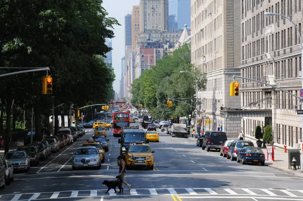 New York, Usa, 17 Temmuz 2011: ABD 'nin New York şehrinin sokaklarında kalabalık kalabalık kalabalık saatler