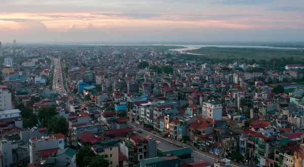 Vietnam Asya 'daki Hanoi şehrinin Skyline Cityscape manzarasının en üst görüntüsü.