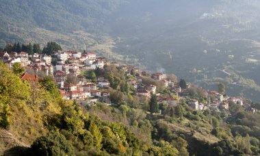 Epirus 'taki Metsovo köyü. Yunanistan 'ın kuzeyinde Avrupa' daki Pindus Dağları
