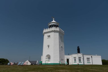 Güney Foreland deniz fenerleri. Dover Kent 'in beyaz kayalıkları.