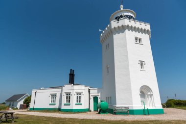 Güney Foreland deniz fenerleri. Dover Kent 'in beyaz kayalıkları.