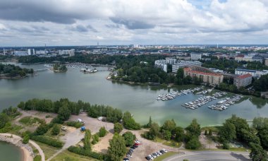Finlandiya 'nın Helsinki kentinin havadan görünüşü. Lapinlahti bölgesi Hieteniemi mezarlığı