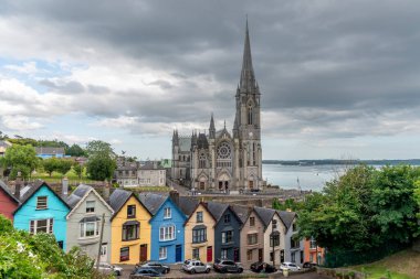 Cobh şehrindeki İskambil Evleri ve St. Colmans Katedrali Avrupa Mantar Bölgesi