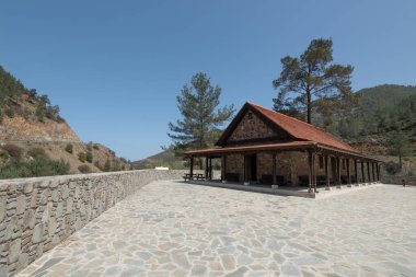 Antik çağlarda dağlardaki Ortodoks Hıristiyan kilisesi taşlanırdı. Kıbrıs Rum Kesimi 'ndeki Saint Varvara Şapeli