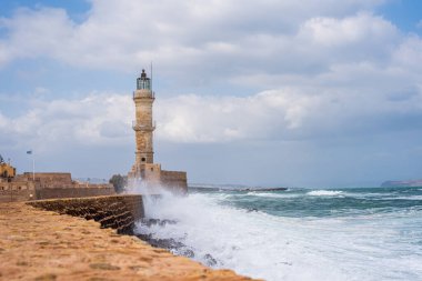 Hanya 'nın eski limanı ve ünlü deniz feneri Girit, Yunanistan.