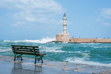 Fırtınalı havalarda eski limanı olan Chania 'ya. Girit, Yunanistan.
