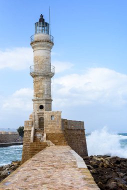 Fırtınalı havalarda eski limanı olan Chania 'ya. Girit, Yunanistan.