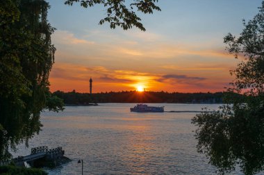 Gün batımında göl manzarası, Nacka, Stockholm, İsveç