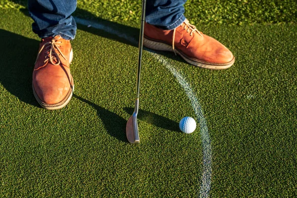 Photo Man Brown Shoes Playing Golf Lawn — Stock Photo, Image