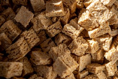 Xinochondros Girit mutfağında önemli bir yere sahiptir. Buna xinochondros denir çünkü kullanılan süt ekşidir. Mutfak tezgahında birkaç gün geçirirken mayalanmasına neden olur..