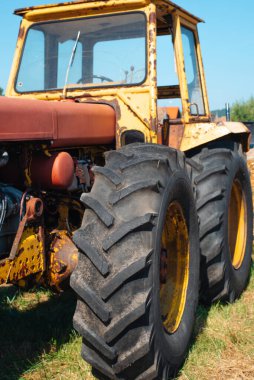 Vacratot, Macaristan-09 09 2023: Klasik eğlence ve klasik araç toplantısı. Arabalar, motosiklet karınca traktörleri