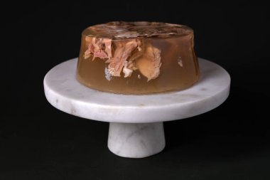 Etli jöle, etli jöle, geleneksel yemek. Tabaktaki kısım.