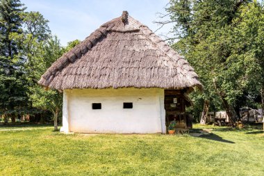 Açık hava müzesi. Skanzen 'deki geleneksel Macar konut binası..