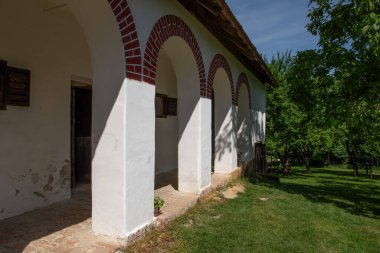 Açık hava müzesi. Skanzen 'deki geleneksel Macar konut binası..