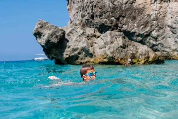 Year Old Boy Swimming Sea Wearing Swimming Goggles Dream Holiday — Stok fotoğraf