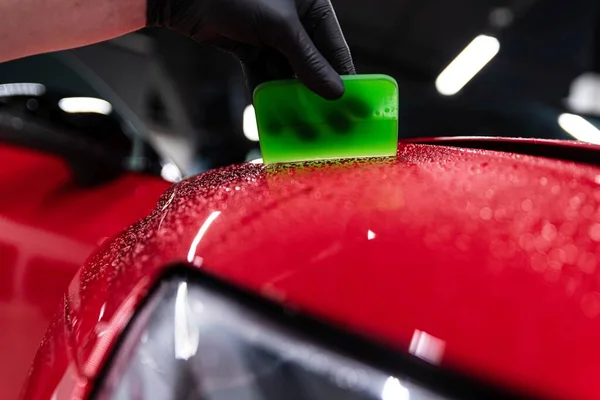 Aplicación Una Película Protectora Incolora Estudio Detalles Automóviles Lavado Autos — Foto de Stock