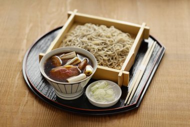Kamo Seiro (dilimlenmiş ördek soslu soğuk soba), Japon mutfağı.