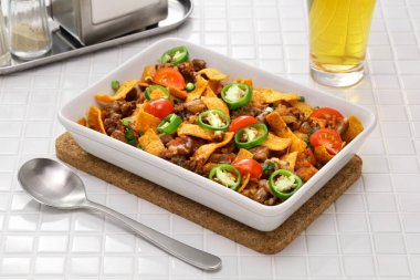 Güveçte ev yapımı frito turtası, güney yemeği.