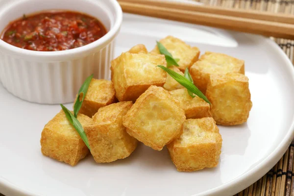 Bouffées Tofu Cubes Croustillantes Avec Sauce Chili — Photo