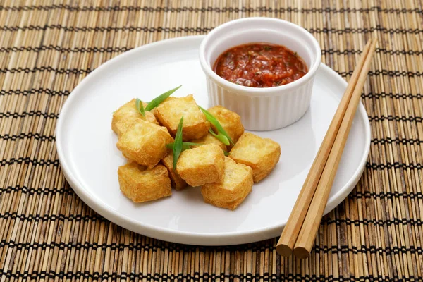 Crispy Cubed Tofu Puffs Chili Sauce — Stock Photo, Image