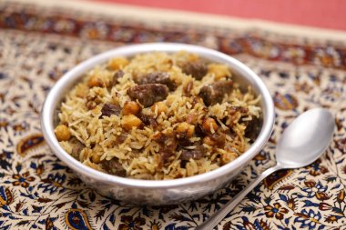 Biftek chana pulao, Pakistan usulü sığır eti pilavı.