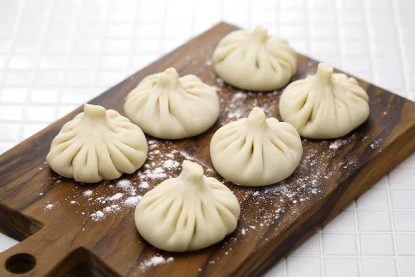 Hemlagad Okokt Khinkali Olivskärbräda Georgiska Dumplings — Stockfoto