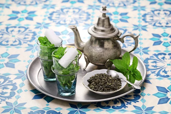 Menta Tradicional Marroquina Chá Açúcar Com Bule Prata — Fotografia de Stock