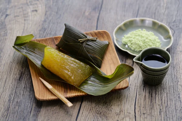 Sasamaki Bolinhos Arroz Glutinoso Envoltos Folhas Bambu Confecção Local Japonesa — Fotografia de Stock