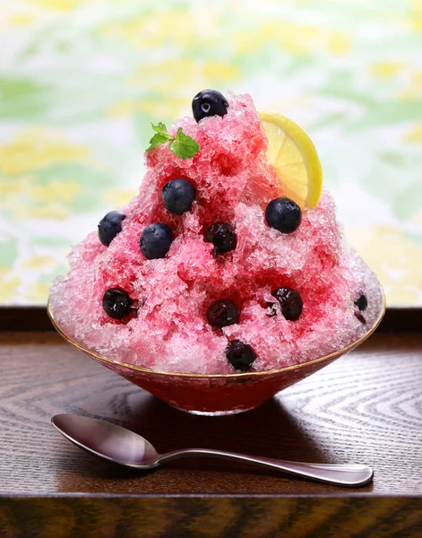 自家製ブルーベリーかき氷冷たい夏のデザート — ストック写真