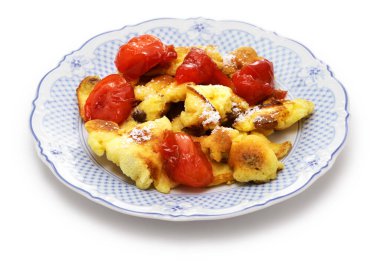 Kaiserschmarren mit Pflaumenkompott, Avusturya pofuduk krep ve erik kompostosu.
