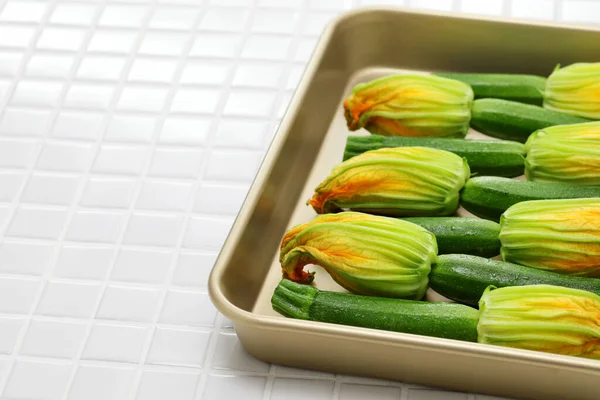 Zucchini Blommor Bricka Kopiera Utrymme — Stockfoto