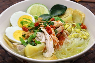 Soto Ayam, Endonezya usulü tavuk çorbası.