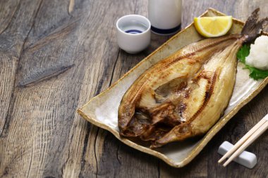 Izgara yarı kurutulmuş balık (Okhotsk atka uskumru), Japon geleneksel yiyeceği.