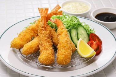 Ebi kızartması (Japon kızartması), taze kızartılmış karides. Japon Ebi kızartması soyulmuş, una bulanmış, yumurta hamuruna batırılmış ve yağda kızartılmış karidestir..