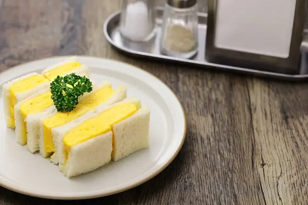 煎蛋卷三明治 日式食品 免版税图库图片