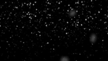 Gerçekçi kar siyah arkaplana düşer. 15 saniye içinde geri sayım başlayacak. Bunu başka bir videonun üstüne koyun ve gerçekçi bir kar yağışı etkisi yaratmak için ekran karıştırma modunu uygulayın. Basit ve etkili bir materyal..