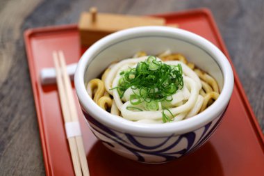 Ise udon eriştesi, tatlı soya sosu, Japon yemeği.