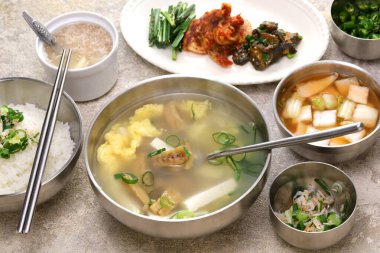 Ev yapımı Pugok (kurutulmuş morina çorbası, Kore yemeği)