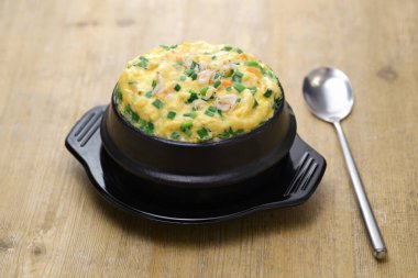 Gyeran Jim (Kore usulü buğulanmış yumurta yemeği), lezzetli pofuduk puding.