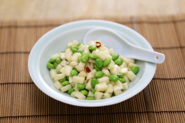 Karıştırılmış su bambu filizi ve edamame, Çin mutfağı.