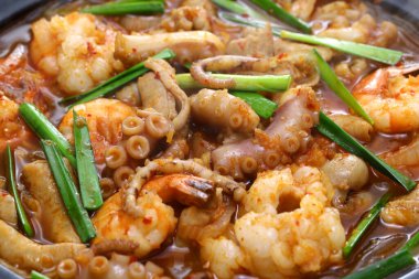 Nak-Gop-Sae Güney Kore 'nin Busan şehrinde ahtapot, sığır eti ve karides içeren baharatlı bir çorbadır..