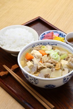 Tonjiru (domuz ve sebzeli miso çorbası) sofra, Japon yemeği
