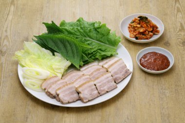 Bossam (yapraklı sebzelerle sarılmış domuz eti), Kore mutfağı