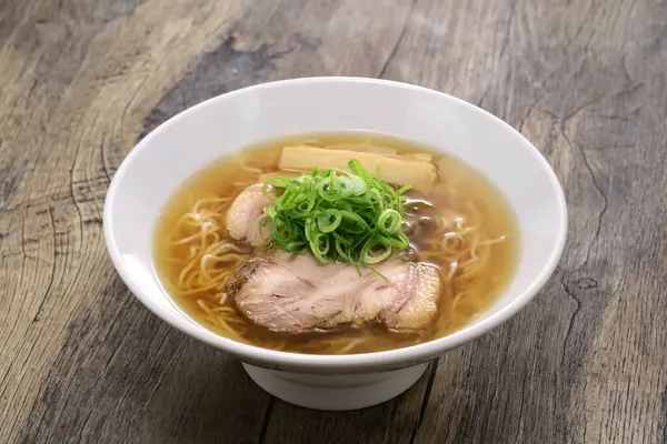 Soya soslu ramen çorbası, Japon yemeği.