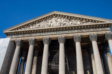 Güneşli bir günde Paris Panteon binası Mavi gökyüzü