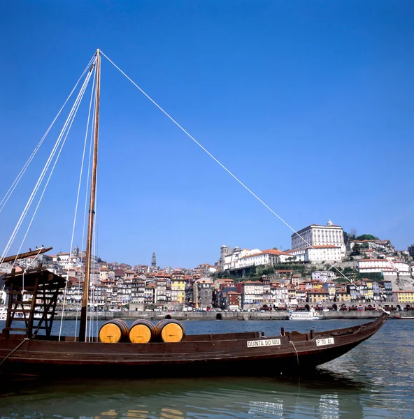 Portugal August 2017 典型的葡萄牙北部波尔图港口运输船 — 图库照片