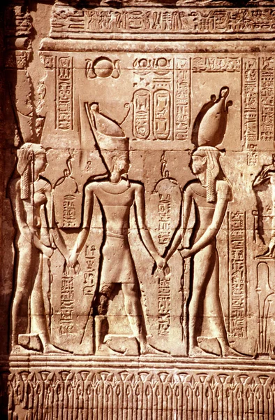 Starożytna Kamienna Płaskorzeźba Świątyni Chnum Egipt — Zdjęcie stockowe