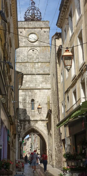 Городские Ворота Главной Улице Апт Людей Воклуз Франция — стоковое фото