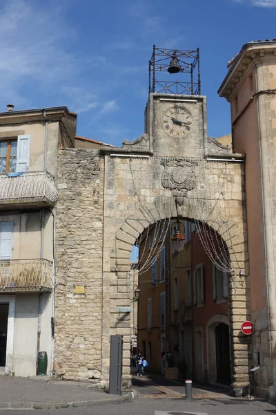 Brama Miejska Przy Głównej Ulicy Apt Bez Ludzi Vaucluse Francja — Zdjęcie stockowe